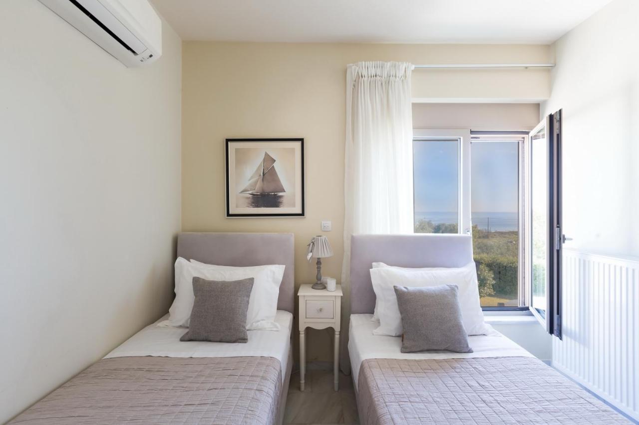 Lux Villa Mia With Heated Pool, 2Km To Beach & Childrens Area! Mikro Metochi Exteriör bild