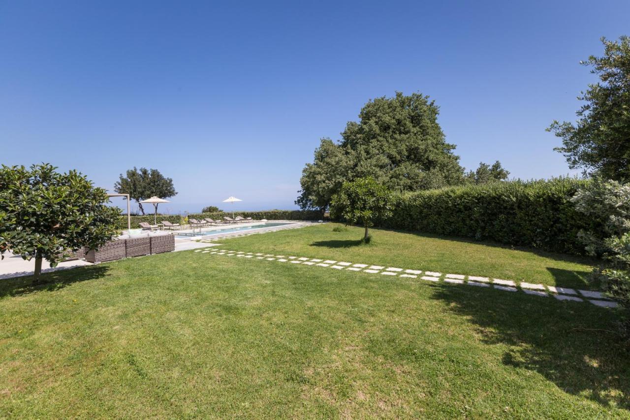 Lux Villa Mia With Heated Pool, 2Km To Beach & Childrens Area! Mikro Metochi Exteriör bild