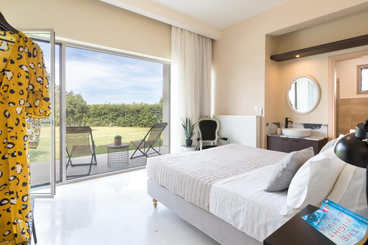 Lux Villa Mia With Heated Pool, 2Km To Beach & Childrens Area! Mikro Metochi Exteriör bild