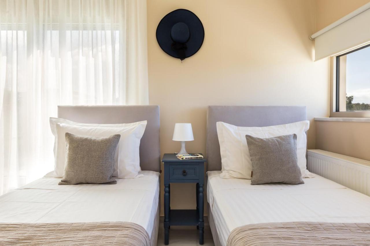 Lux Villa Mia With Heated Pool, 2Km To Beach & Childrens Area! Mikro Metochi Exteriör bild
