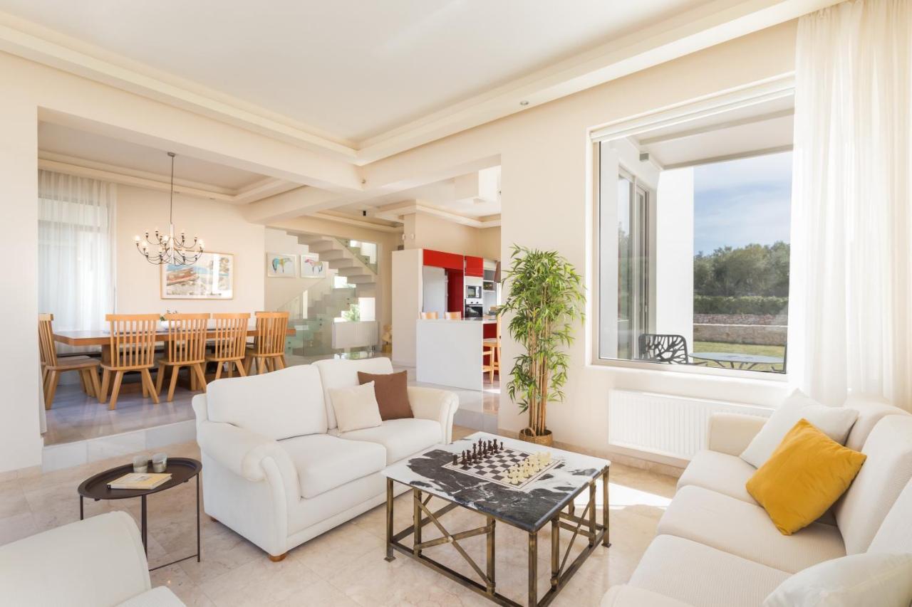 Lux Villa Mia With Heated Pool, 2Km To Beach & Childrens Area! Mikro Metochi Exteriör bild